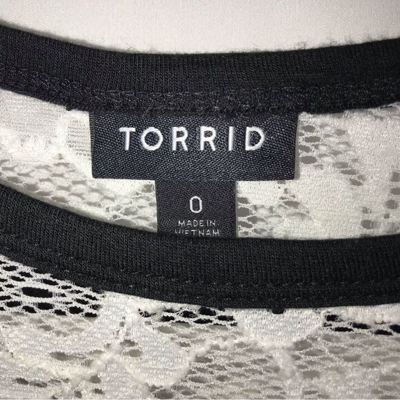 Torrid Black and White Lace Football T-shirt - Picture 4 of 9
